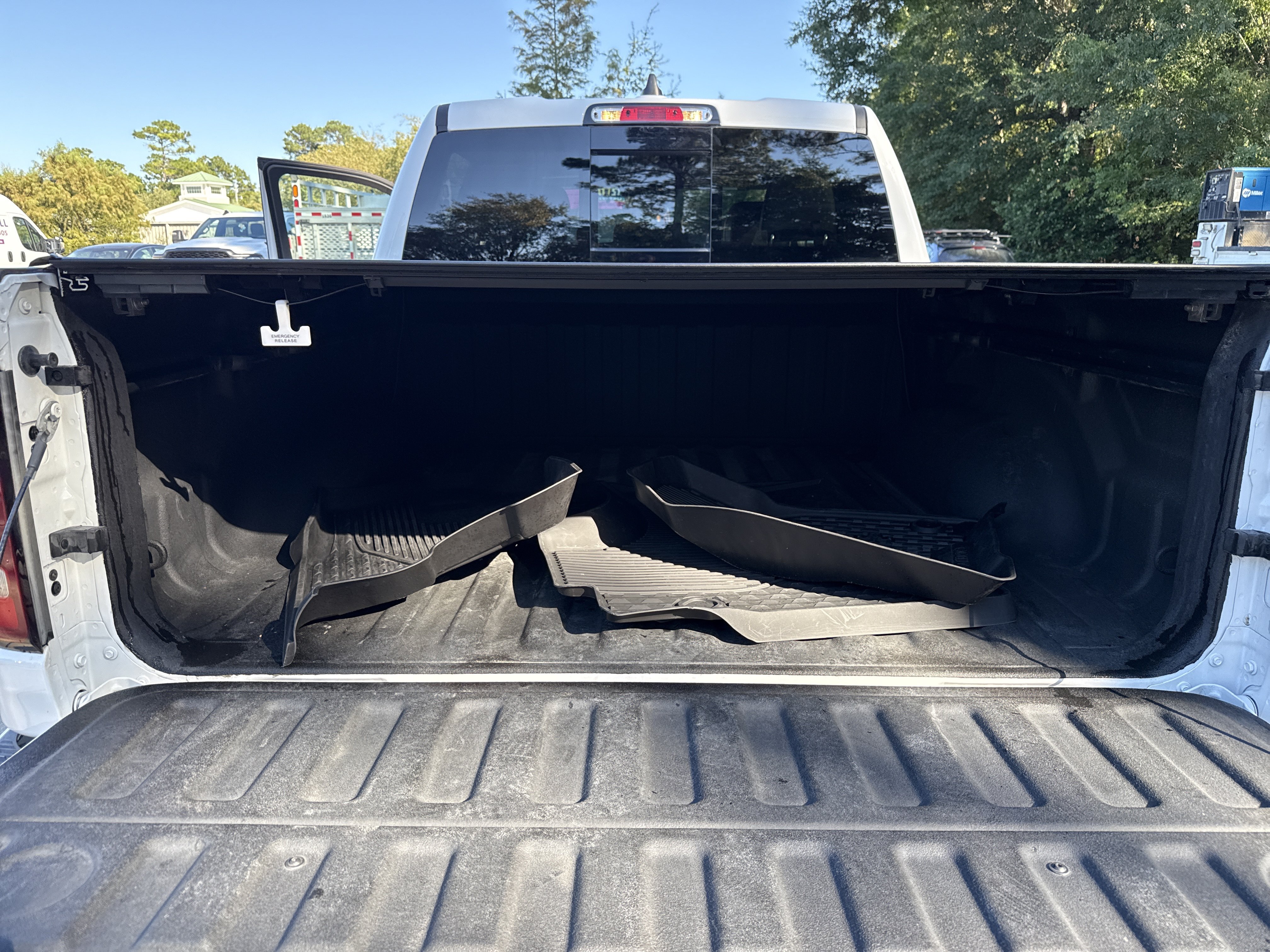 Used 2024 RAM 1500 Laramie AWD/4WD image 31