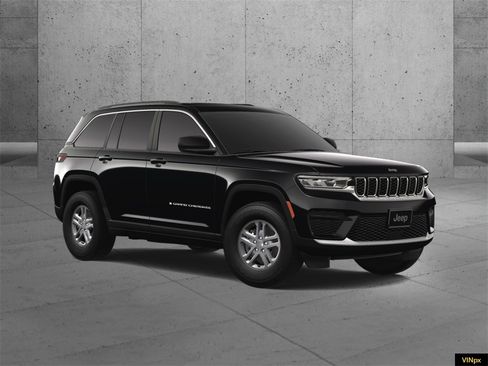 New 2025 Jeep Grand Cherokee Laredo image 11