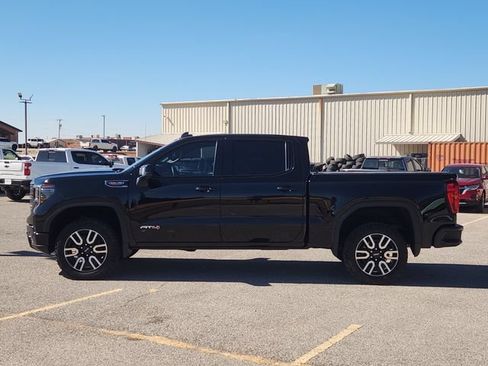Used 2024 GMC Sierra 1500 AT4 w/ Technology Package AWD/4WD image 4