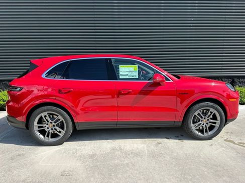 Certified 2025 Porsche Cayenne E-Hybrid AWD/4WD image 8