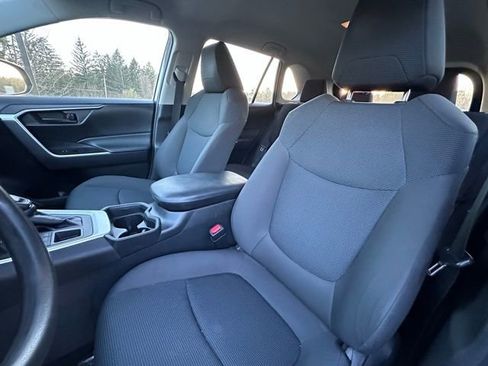 Used 2021 Toyota RAV4 LE AWD/4WD image 12