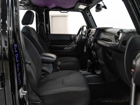 Used 2016 Jeep Wrangler Unlimited Sport image 31