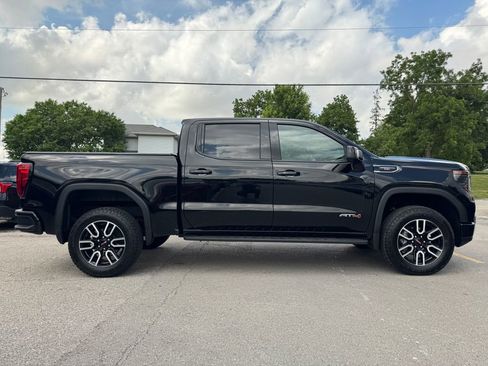 Used 2025 GMC Sierra 1500 AT4 w/ AT4 Premium Package AWD/4WD image 4