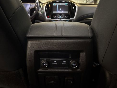 Used 2019 Chevrolet Traverse LT w/ LT Premium Package image 44