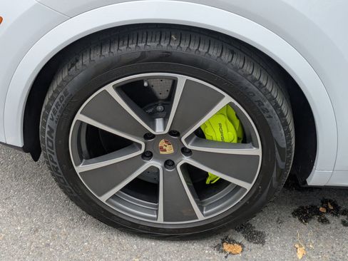 Used 2023 Porsche Cayenne Turbo S image 11