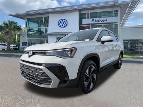 New 2026 Volkswagen Taos SE image 8