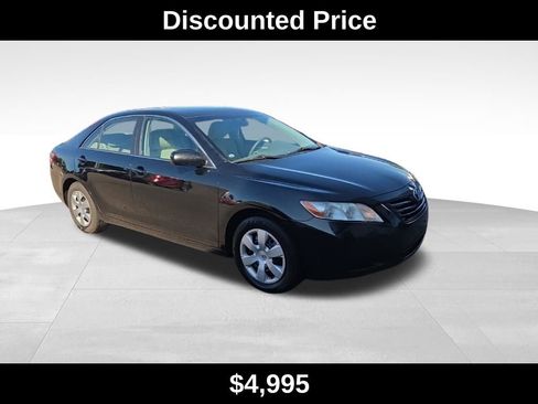 Used 2009 Toyota Camry LE FWD image 3