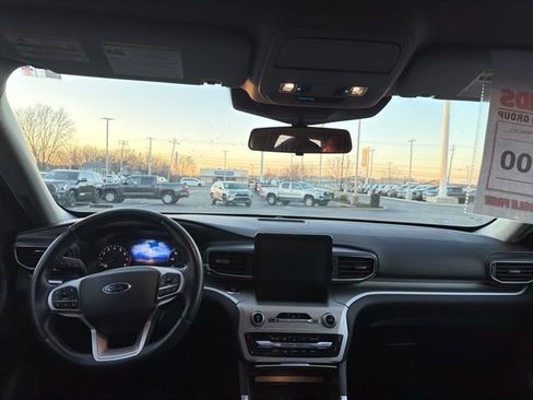 Used 2021 Ford Explorer XLT w/ Equipment Group 202A image 14