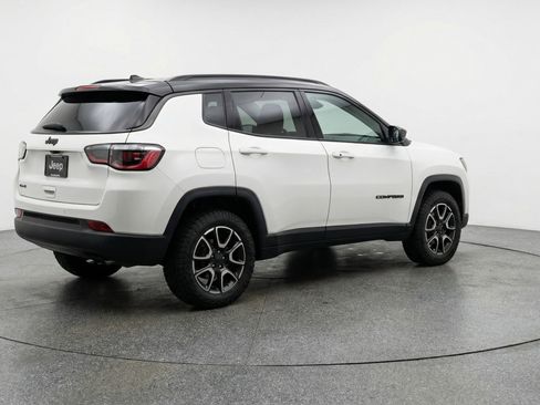 Used 2025 Jeep Compass Trailhawk AWD/4WD image 6
