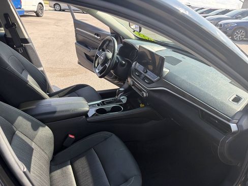 Used 2023 Nissan Altima 2.5 SV w/ SV Premium Package AWD/4WD image 14