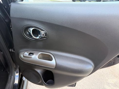 Used 2014 Nissan Juke S FWD image 23