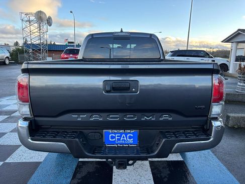 Used 2022 Toyota Tacoma TRD Off-Road AWD/4WD image 4