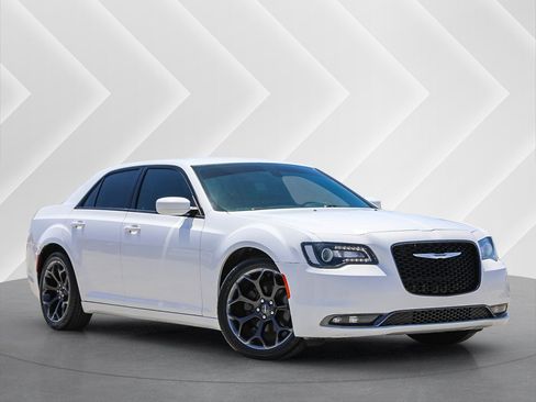 Used 2019 Chrysler 300 S RWD image 1