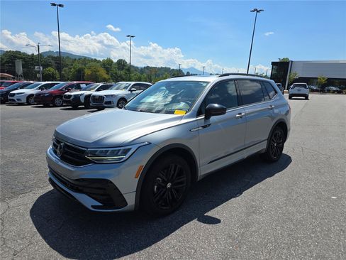 Used 2022 Volkswagen Tiguan SE R-Line FWD image 7