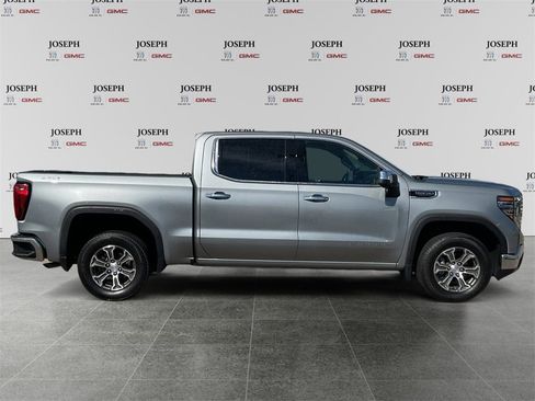 Used 2025 GMC Sierra 1500 SLT image 2