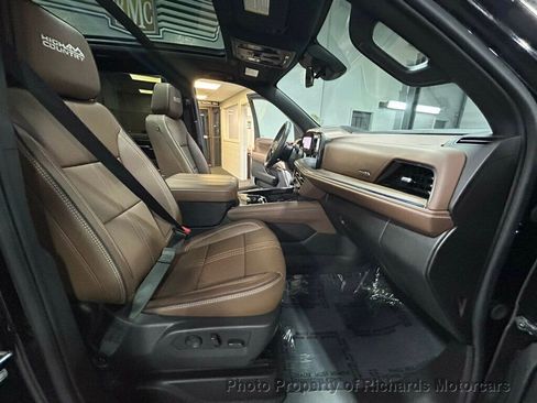 Used 2025 Chevrolet Suburban High Country AWD/4WD image 26