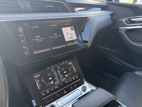 Used 2021 Audi e-tron Prestige w/ Prestige Package image 15