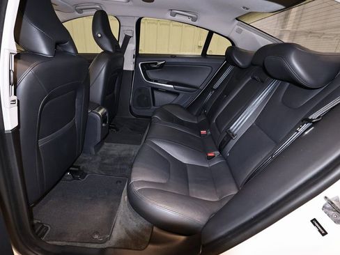 Used 2017 Volvo S60 T5 Inscription image 17