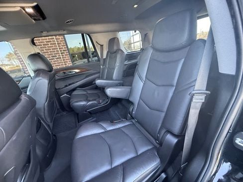 Used 2020 Cadillac Escalade Premium Luxury image 16
