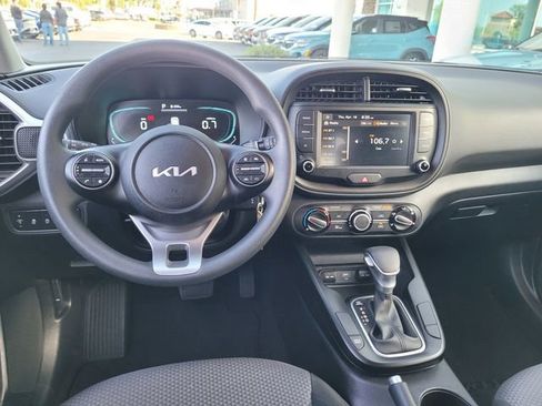 Certified 2025 Kia Soul LX w/ LX Technology Package image 20