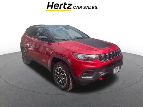 Used 2025 Jeep Compass Trailhawk image 1