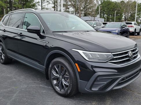 Certified 2023 Volkswagen Tiguan SE image 7