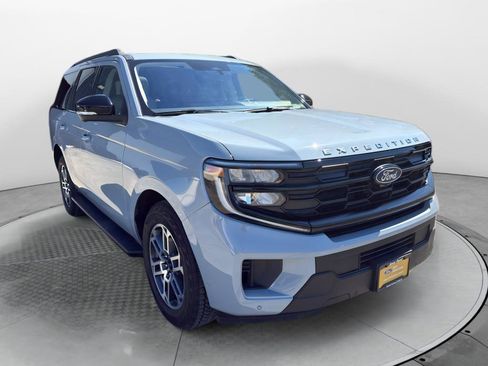 Certified 2025 Ford Expedition Active AWD/4WD image 4