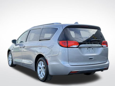 Used 2017 Chrysler Pacifica Touring-L Plus w/ Tire & Wheel Group image 9