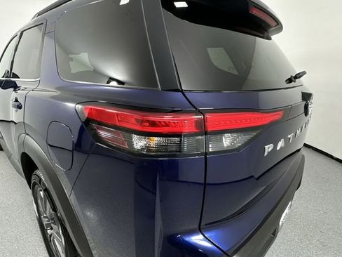 Used 2023 Nissan Pathfinder SV image 32