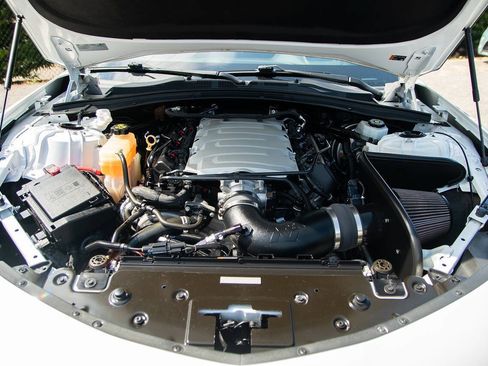 Used 2018 Chevrolet Camaro SS RWD image 12