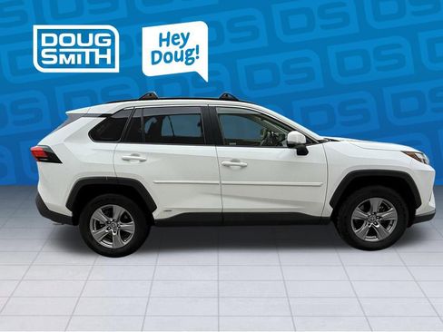 Used 2022 Toyota RAV4 XLE w/ Convenience Package AWD/4WD image 5