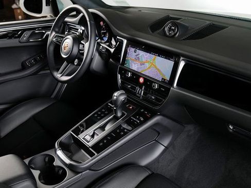 Certified 2026 Porsche Macan AWD/4WD image 14