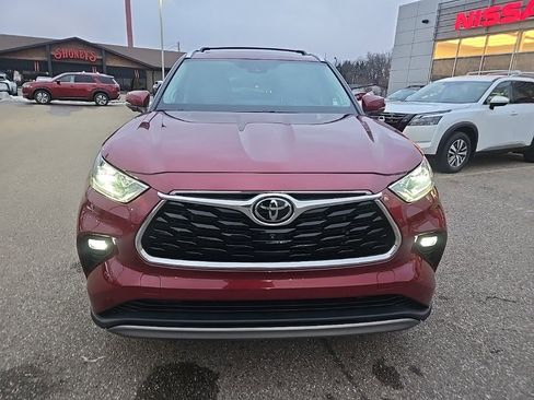 Used 2023 Toyota Highlander Platinum image 2
