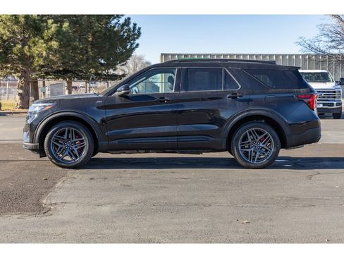 Used 2025 Ford Explorer ST-Line w/ ST-Line Street Pack image 6