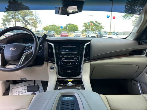 Used 2017 Cadillac Escalade Premium Luxury AWD/4WD image 20