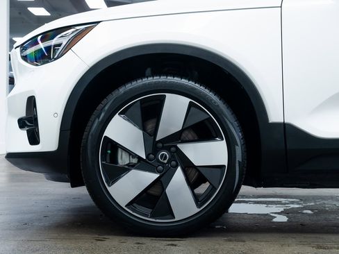 Used 2023 Volvo XC40 Recharge Ultimate image 7