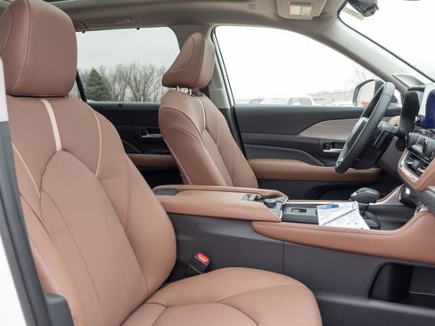 New 2026 Toyota Grand Highlander Platinum image 25