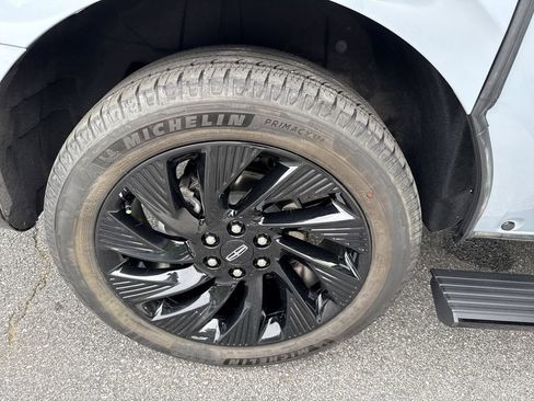 Used 2025 Lincoln Navigator L Reserve w/ Jet Appearance Package AWD/4WD image 17