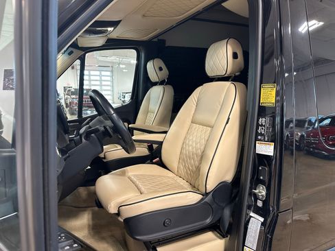 Used 2022 Mercedes-Benz Sprinter 3500 image 13