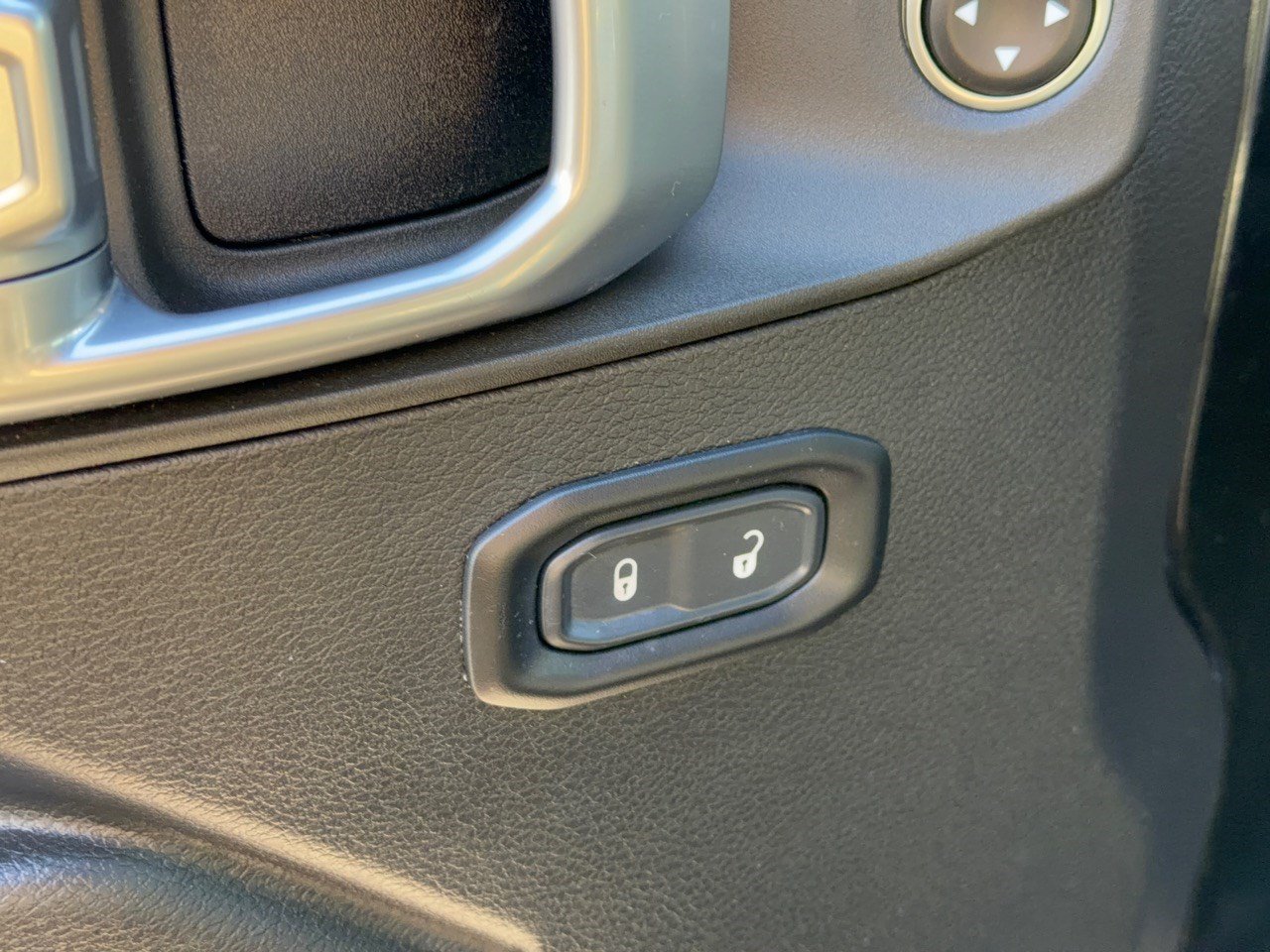 Used 2023 Jeep Wrangler Sport AWD/4WD image 15