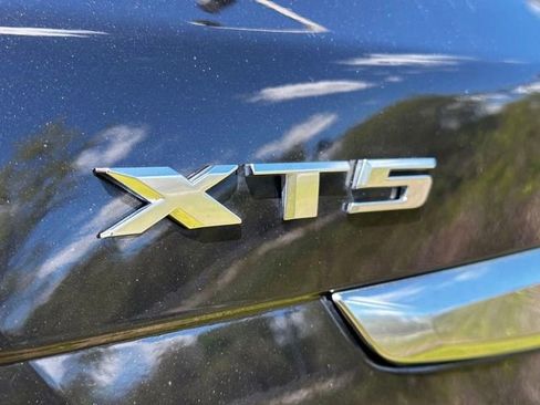 Used 2017 Cadillac XT5 Luxury w/ Driver Awareness Package AWD/4WD image 10