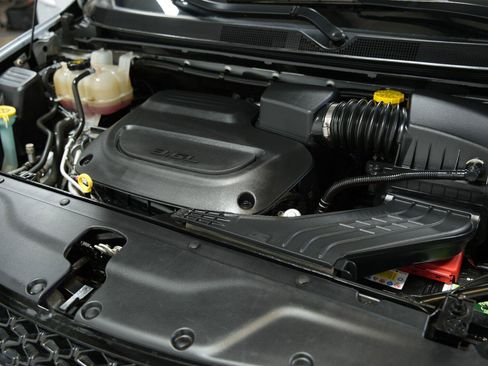 Used 2023 Chrysler Pacifica Touring-L FWD image 14