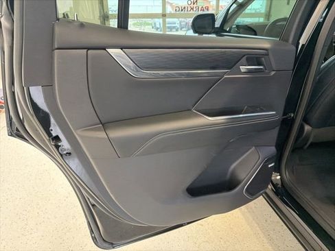 Used 2025 GMC Acadia Elevation w/ Elevation Premium Package AWD/4WD image 39