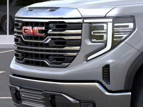 New 2025 GMC Sierra 1500 SLT image 13