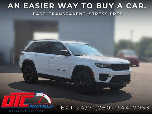 Used 2025 Jeep Grand Cherokee Altitude AWD/4WD image 1