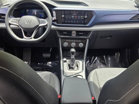 Certified 2023 Volkswagen Taos SE FWD image 12