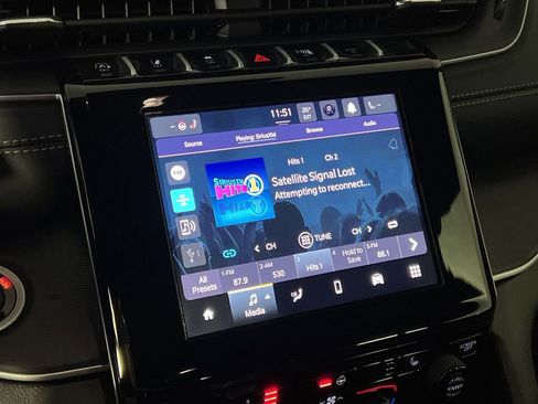 New 2025 Jeep Grand Cherokee Laredo w/ Luxury Tech Group I image 22