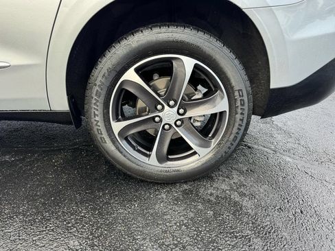 Used 2022 Buick Enclave Essence w/ Experience Buick Package FWD image 11
