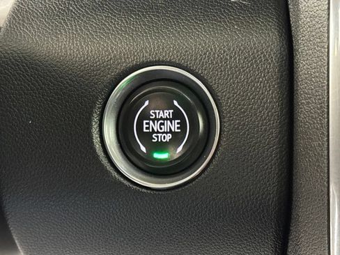Certified 2025 GMC Acadia Elevation AWD/4WD image 19