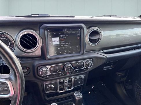 Used 2019 Jeep Wrangler Unlimited Sahara image 20